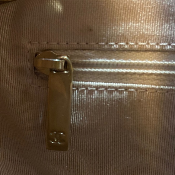 EXCELLENT CONDITION CHANEL CAVIAR CAMERA BAG - Picture 8 of 12